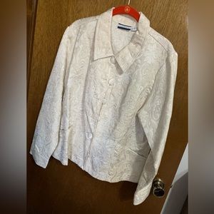 Cream jacquard long sleeve jacket.  Size XL.  Croft & Barrow brand.